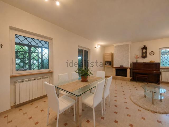 Villetta bifamiliare in vendita di 155 m² in Via Orazio, 12
