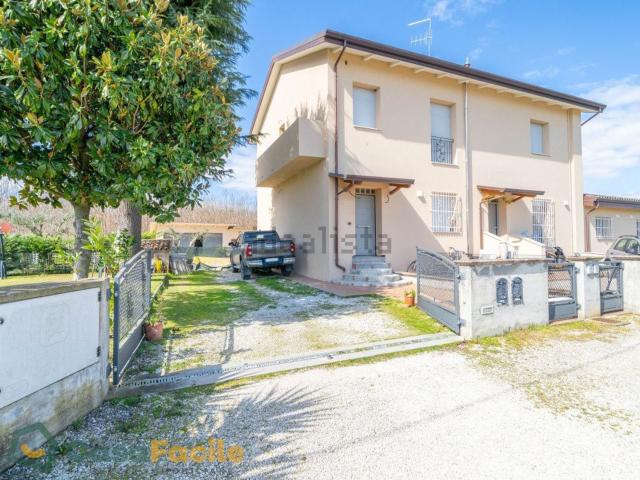 Villetta bifamiliare in vendita di 155 m² in Via San Martino in Flume