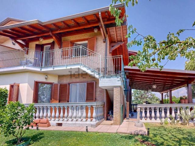 Villetta bifamiliare in vendita di 200 m²