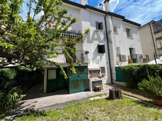 Villetta bifamiliare in vendita di 155 m²