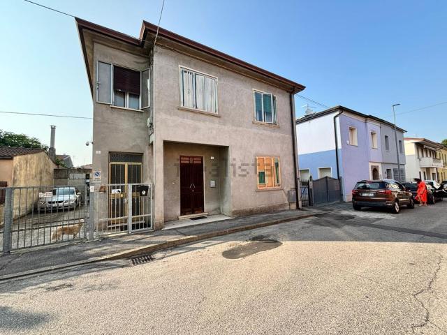 Villetta bifamiliare in vendita di 156 m² in Corso della Vittoria, 2