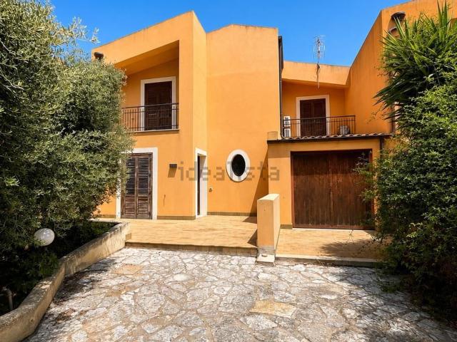Villetta bifamiliare in vendita di 156 m² in Via Visconti