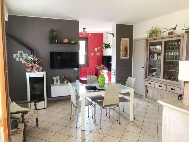 Villetta bifamiliare in vendita di 156 m² in Via caduti del lavoro