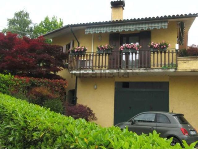 Villetta bifamiliare in vendita di 156 m² in Via Cobalchini