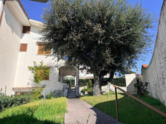 Villetta bifamiliare in vendita di 156 m² in Via degli Allori e Lauri