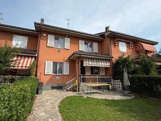 Villetta bifamiliare in vendita di 156 m² in Via Don Carra, 104