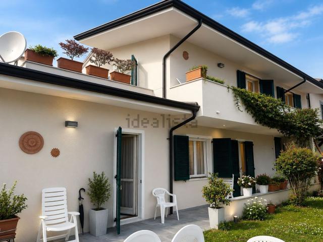 Villetta bifamiliare in vendita di 156 m² in Via Francesco Carrara, 19