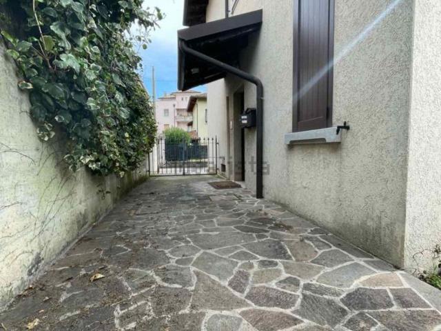Villetta bifamiliare in vendita di 158 m² in Via Cavalleria
