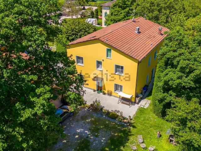 Villetta bifamiliare in vendita di 158 m² in Via Chiesa Cortile, 25