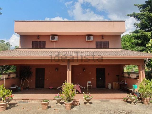 Villetta bifamiliare in vendita di 158 m² in Via Colle dell&apos Oro, 54