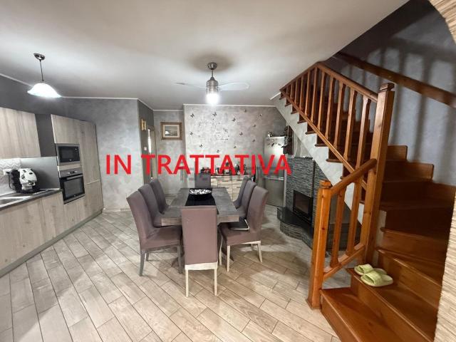 Villetta bifamiliare in vendita di 158 m² in Via degli Abeti