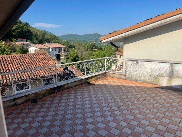 Villetta bifamiliare in vendita di 158 m² in Via Finotti