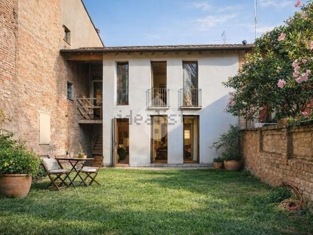 Villetta bifamiliare in vendita di 158 m² in Via Girolamo Baruffaldi, 18
