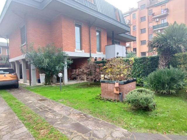 Villetta bifamiliare in vendita di 158 m² in Via Niccolò Paganini, 72