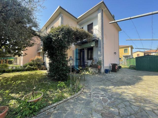 Villetta bifamiliare in vendita di 158 m² in Via Nicolò Bettoni, 23