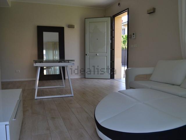Villetta bifamiliare in vendita di 158 m² in Via RITA LEVI MONTALCINI