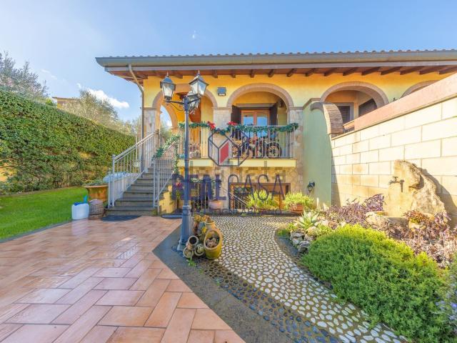 Villetta bifamiliare in vendita di 159 m² in Via Vigne di San Matteo, 66