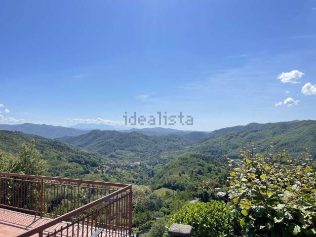 Villetta bifamiliare in vendita di 159 m² in Via Martiri della Libertà, 64
