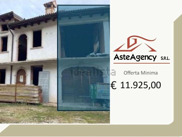 Villetta bifamiliare in vendita di 159 m² in Via Salvadori