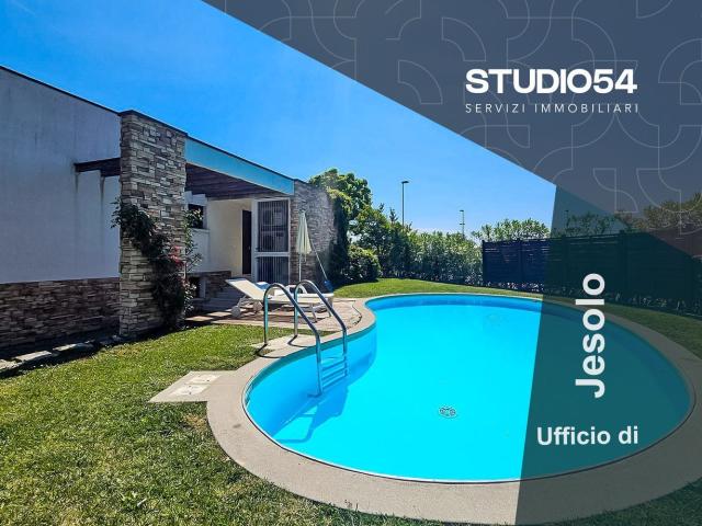 Villetta bifamiliare in vendita di 159 m² in Viale delle Rondini, 20