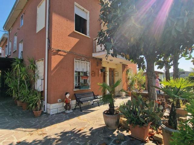 Villetta bifamiliare in vendita di 163 m² in Piazza Andreoli, 29