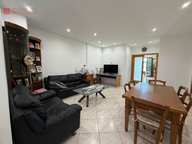 Villetta bifamiliare in vendita di 163 m² in Via V. Lubelli, 73029