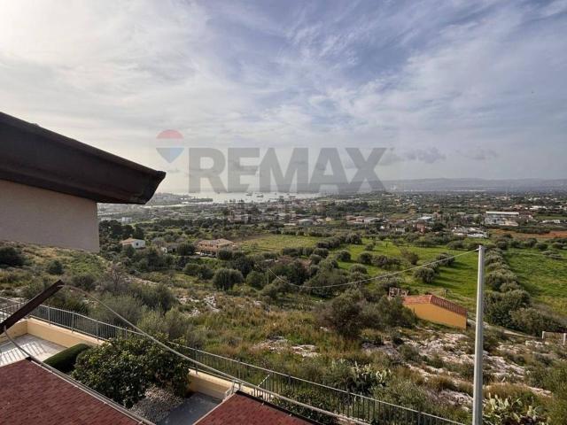 Villetta bifamiliare in vendita di 163 m² in Via Panoramica