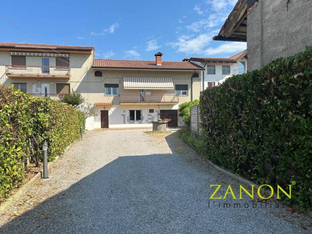 Villetta bifamiliare in vendita di 163 m² in Via Pietro Zorutti, 8