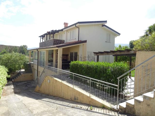 Villetta bifamiliare in vendita di 160 m² in Contrada Vallina, 49