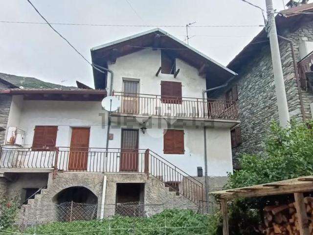 Villetta bifamiliare in vendita di 160 m² in Frazione Payè, 35