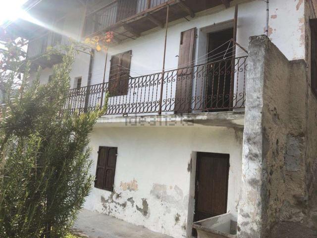 Villetta bifamiliare in vendita di 160 m² in Frazione Pioglio, 17