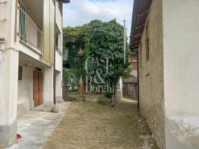 Villetta bifamiliare in vendita di 160 m² in Frazione Sagliano, 42