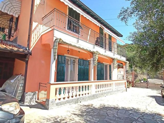 Villetta bifamiliare in vendita di 160 m² in Strada Oria