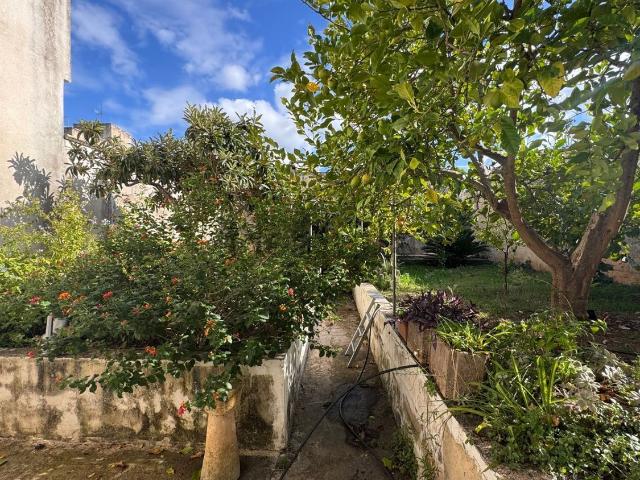 Villetta bifamiliare in vendita di 160 m² in Via Tenente Luigi Marzo, 11