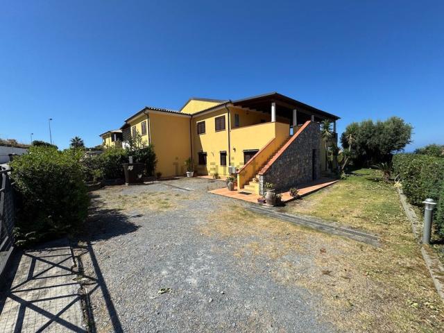 Villetta bifamiliare in vendita di 160 m² in Via Tredoliche, 2
