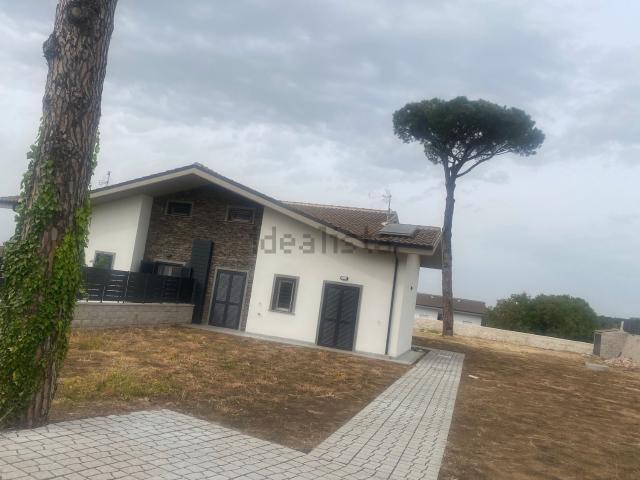 Villetta bifamiliare in vendita di 160 m² in Via Tuscolana