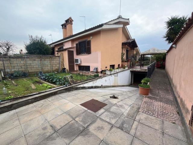Villetta bifamiliare in vendita di 160 m² in Via Vandoies