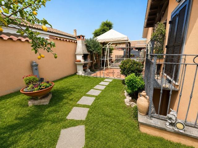 Villetta bifamiliare in vendita di 160 m² in Via Vandoies