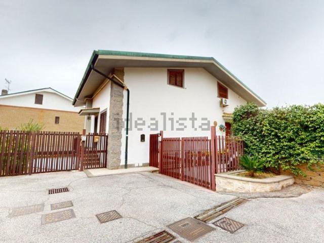 Villetta bifamiliare in vendita di 160 m² in Via Antonio Artiali