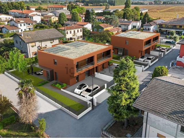 Villetta bifamiliare in vendita di 160 m² in Via Biverone, 80