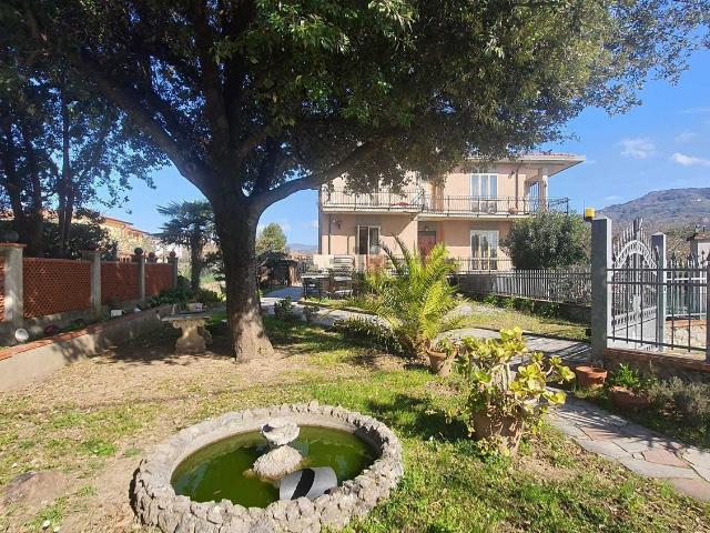 Villetta bifamiliare in vendita di 160 m² in Via Bologna
