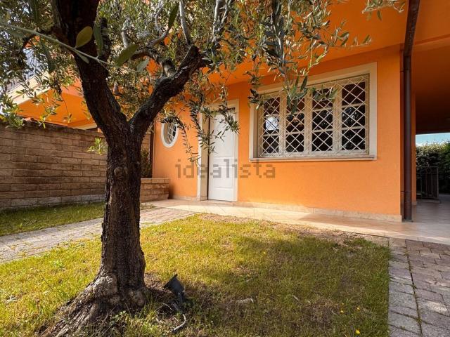Villetta bifamiliare in vendita di 160 m² in Via Bruceto, 74