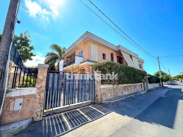 Villetta bifamiliare in vendita di 160 m² in Via Butera