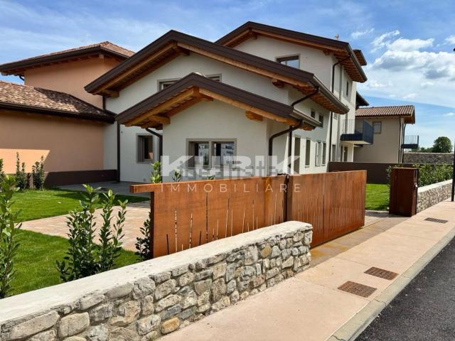 Villetta bifamiliare in vendita di 160 m² in Via C.Nanino
