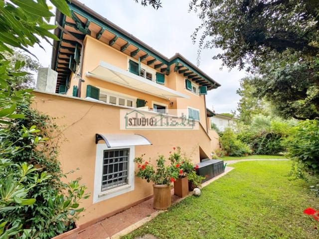 Villetta bifamiliare in vendita di 160 m² in Via Candia