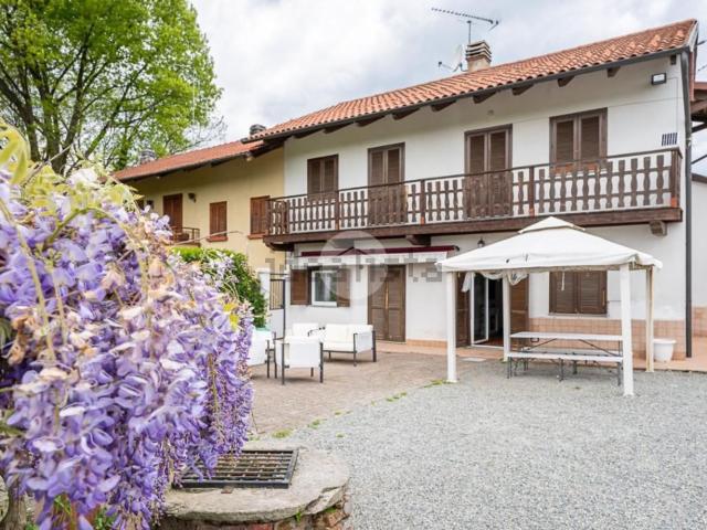 Villetta bifamiliare in vendita di 160 m² in Via Canonico Maffei