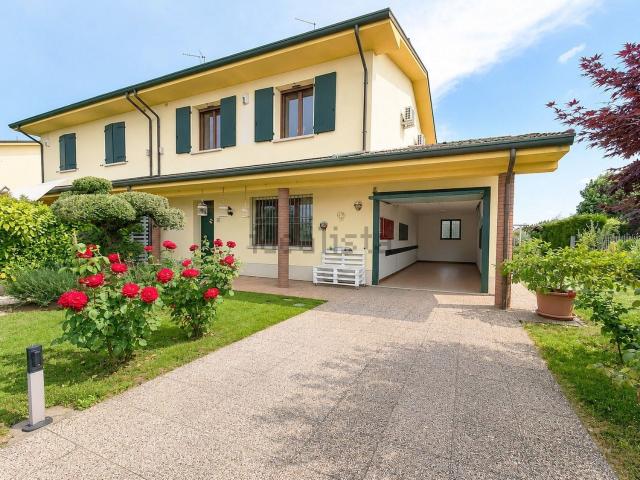 Villetta bifamiliare in vendita di 160 m² in Via Carlo Urbani, 10