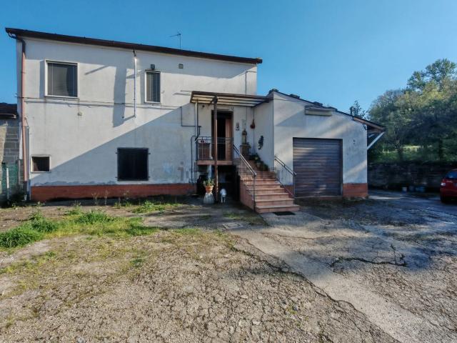 Villetta bifamiliare in vendita di 160 m² in Via Carlo Pisacane