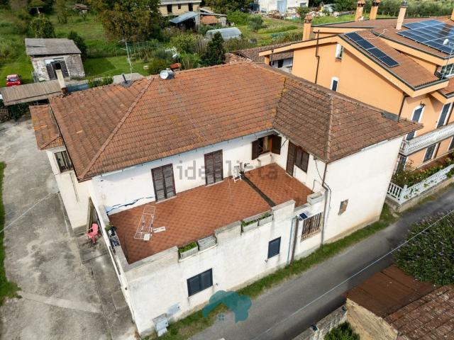 Villetta bifamiliare in vendita di 160 m² in Via Ceccano