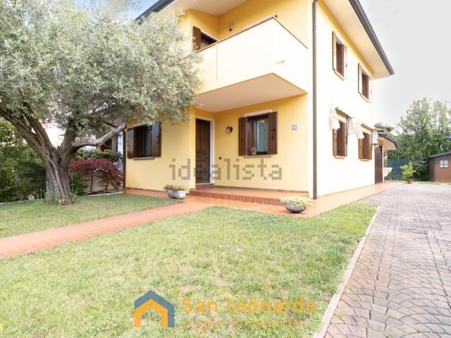 Villetta bifamiliare in vendita di 160 m² in Via Cervellini, 2